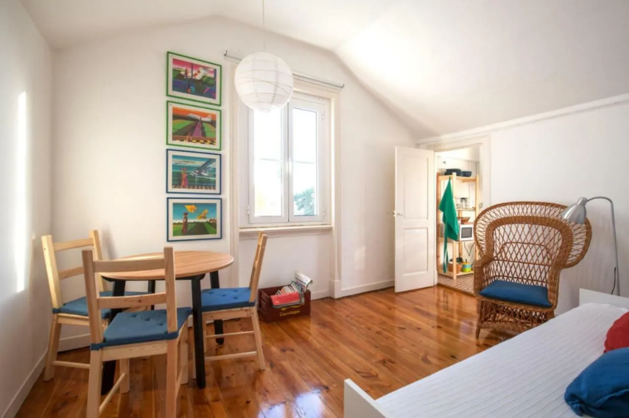 Bright Apartment In Belem contacts